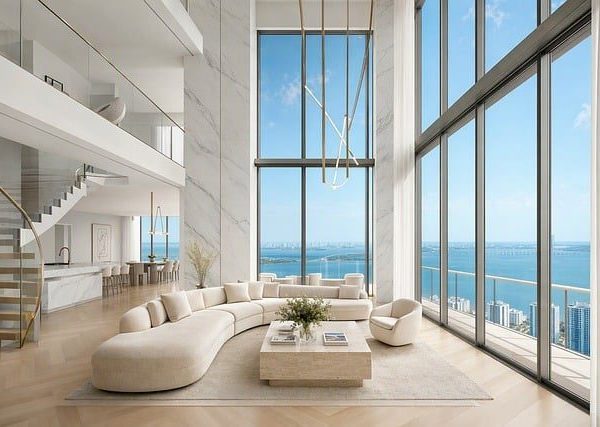 Skyline Penthouse, Central